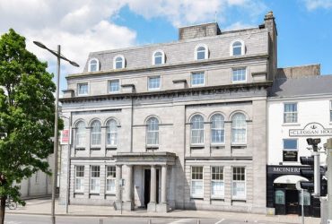 Hibernian House - Eyre Square Galway